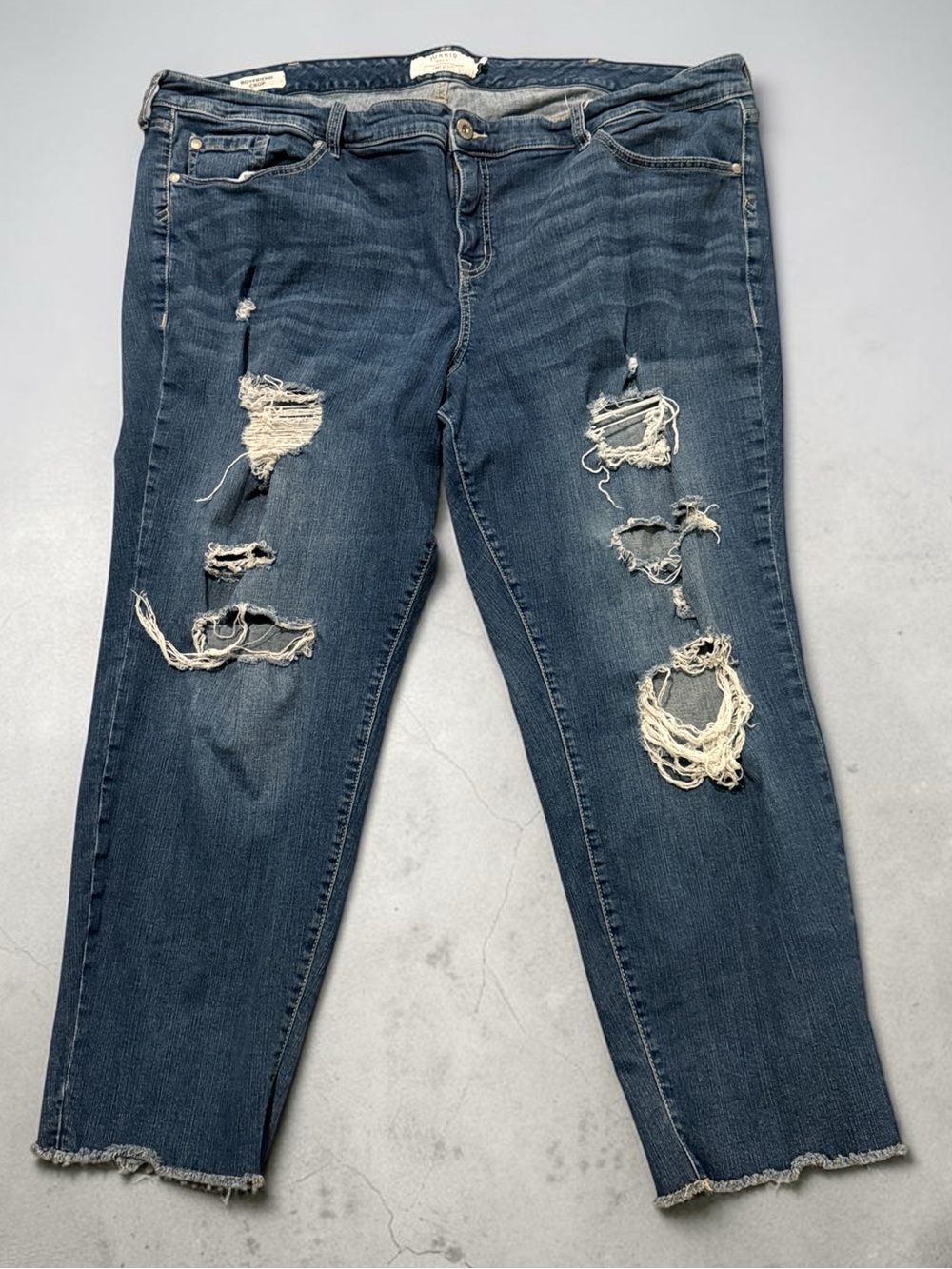 Torrid Women’s Plus size 26 dark denim distressed boyfriend, crop jeans
